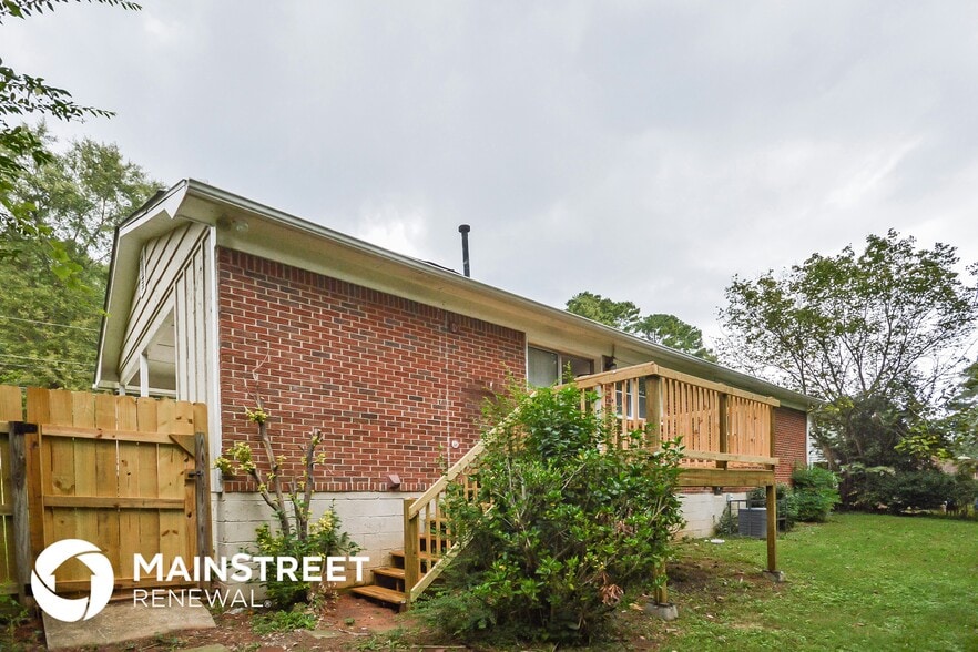 Building Photo - 464 Pinecrest Dr