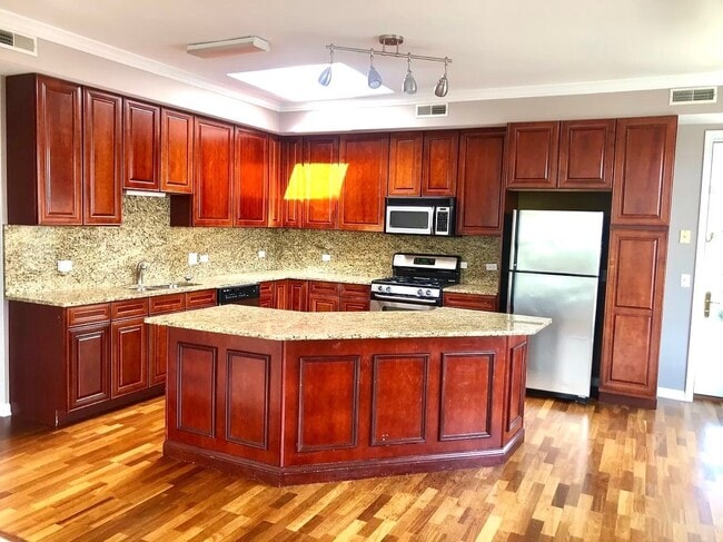 Building Photo - 5036 W Pensacola Ave