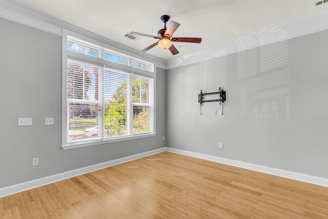 Building Photo - 200 River Landing Dr