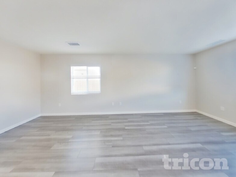 Building Photo - 8941 Elk Ravine Dr