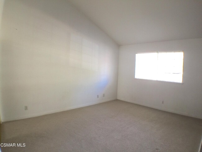 Building Photo - 3087 E Hillcrest Dr