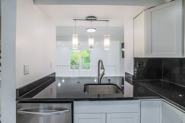 Building Photo - 9 Stillwood Cir