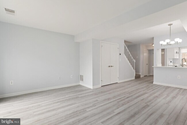 Building Photo - 2403 S Walter Reed Dr