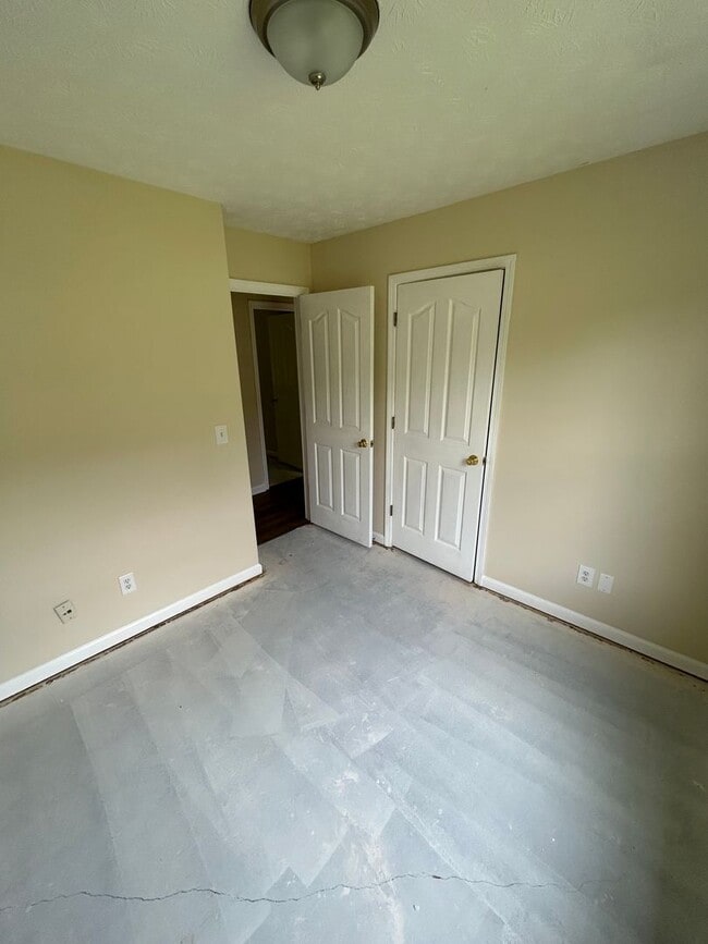 Building Photo - 25 Chelsea Ln