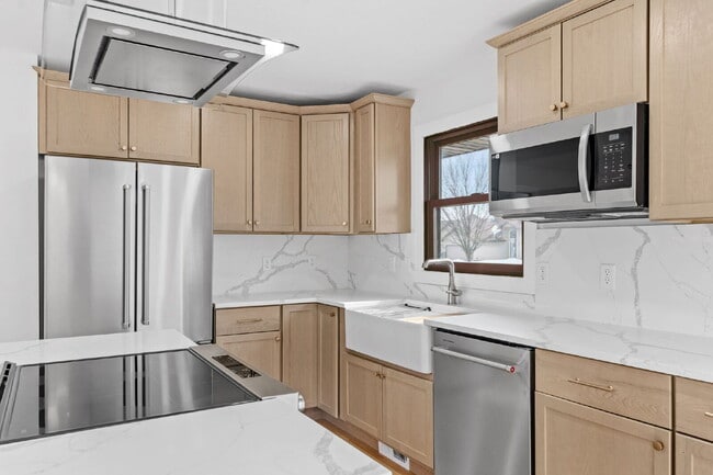 Building Photo - "Charming 4-Bedroom Home with Granite Elegance in Lino Lakes – 2584 Sq Ft of Comfort!"