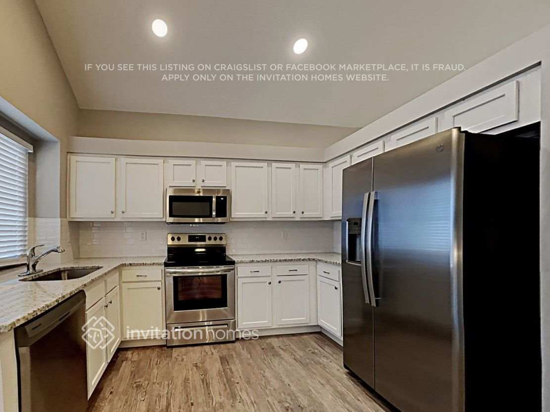 Building Photo - 240 Peck Ct