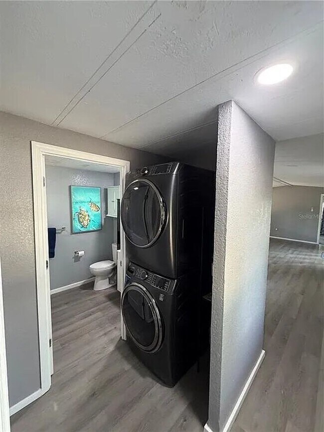 Building Photo - Fully renovated 2 bed/1 bath. No water/sewer bill!