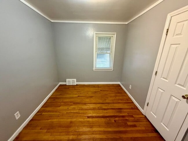 Building Photo - Updated 3-Bedroom, 1-Bath Brick Bungalow Home for Lease – Must See! Welcome Section 8