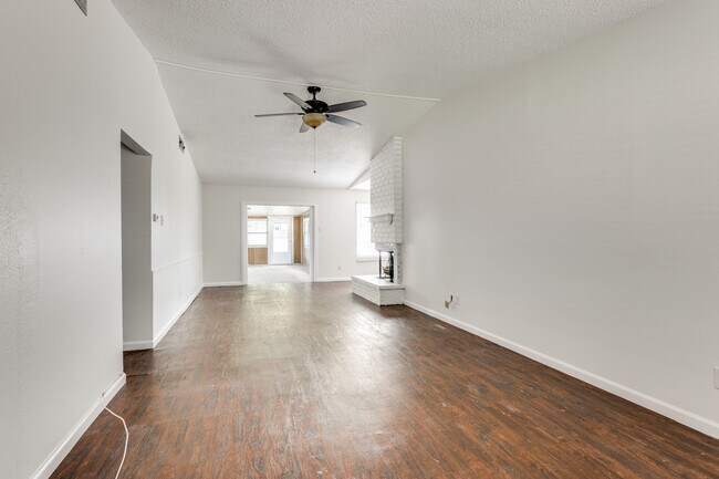 Building Photo - 209 Wake Dr