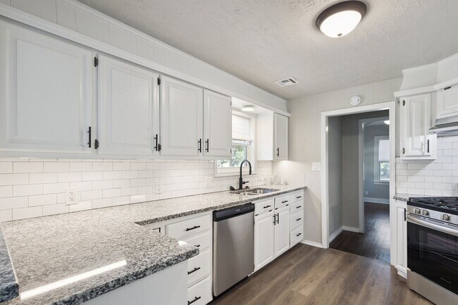 Building Photo - Location, Light & Lifestyle! 3-Bedroom Tulsa Beauty Near TU!