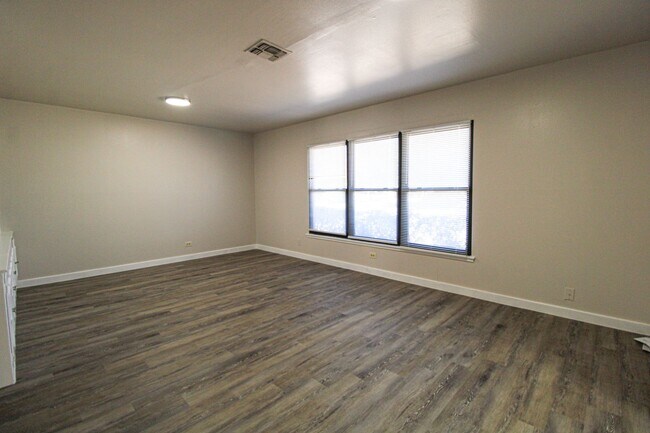 Building Photo - 434 Cosgrove St