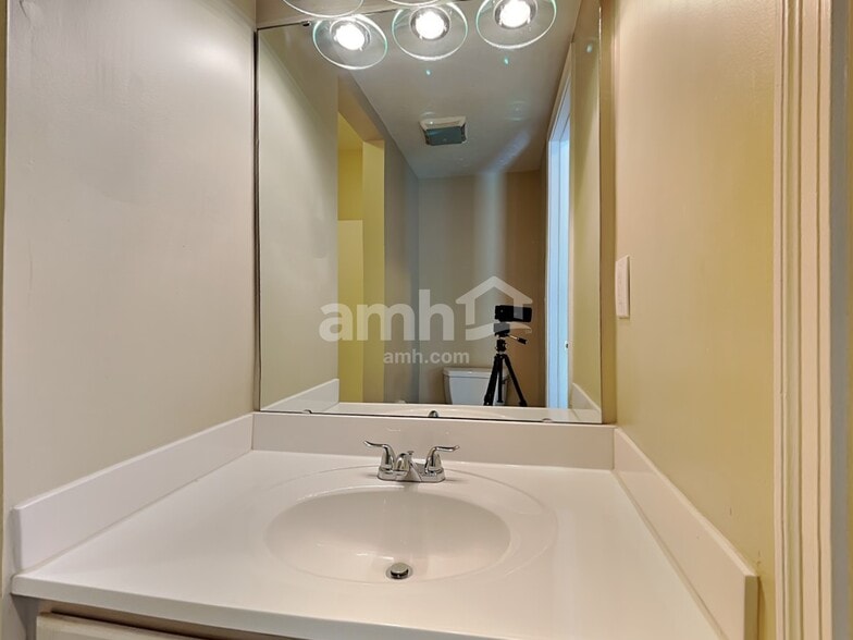 Building Photo - 2843 Presidential Dr