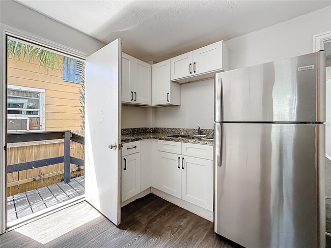 Building Photo - 618 17th Ave S