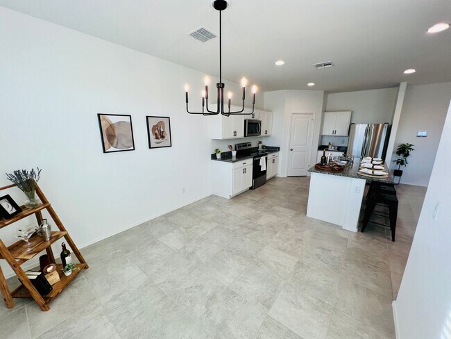 Building Photo - 1131 W Chimes Tower Dr