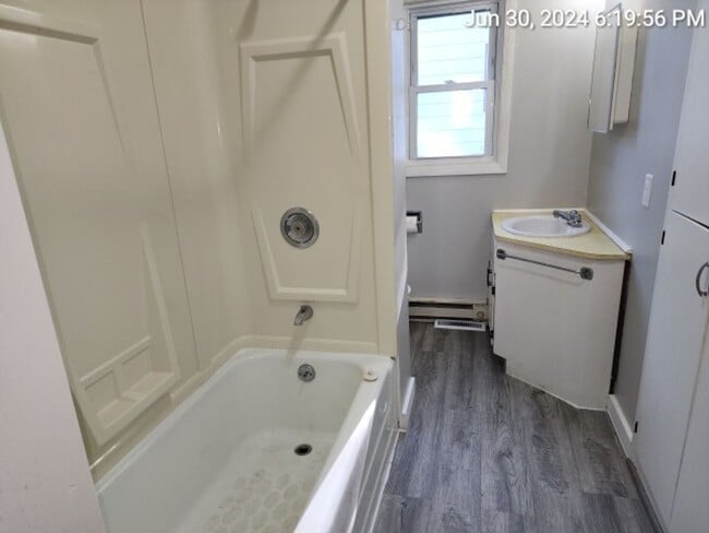 Building Photo - 1 Bedroom- Main floor- Black River Falls