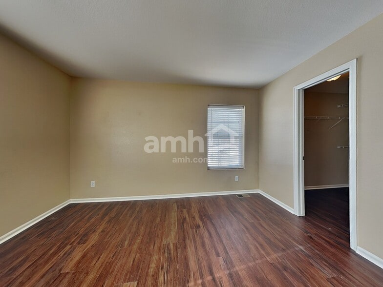 Building Photo - 19904 Robins Dr