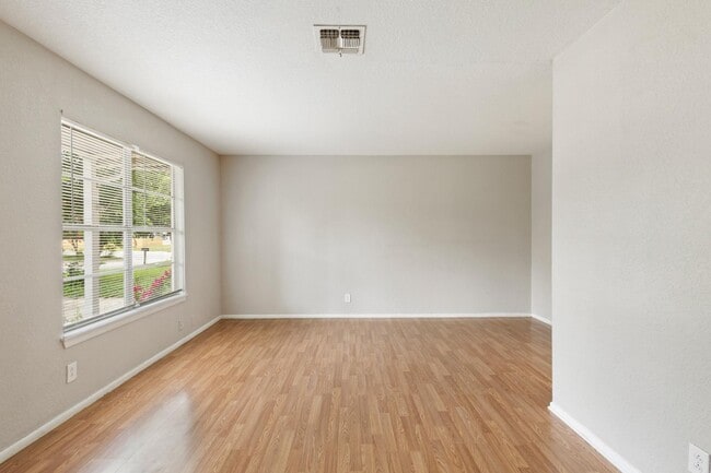 Building Photo - 407 Cicero Ave