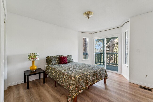 Building Photo - 1219 Scenic Way