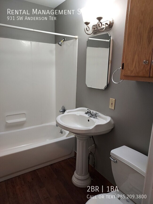 Building Photo - 931 SW Anderson Ter- 2 BED/1 BATH