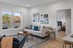 Building Photo - 635 Main St