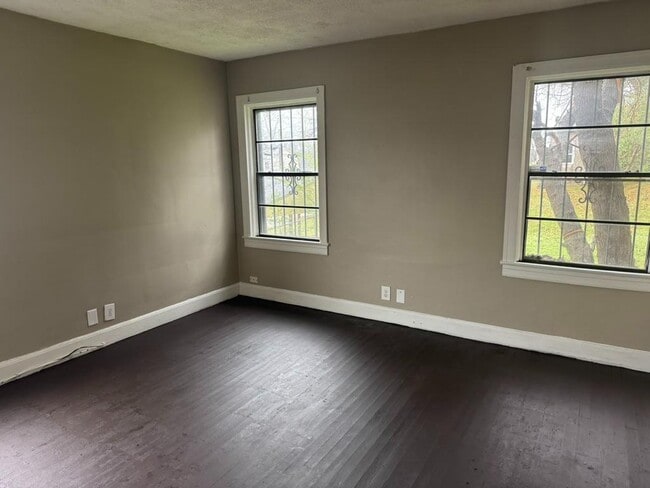 Building Photo - 2027 36th Ave N