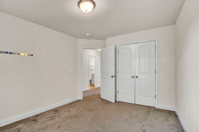 Building Photo - Walking distance to downtown Easley!