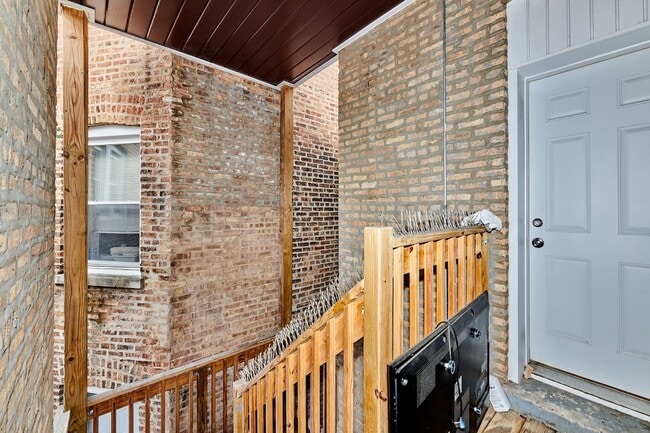 Building Photo - 6134 N Washtenaw Ave