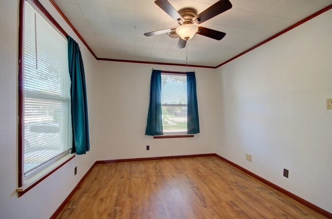 Building Photo - 1112 N Joliet St