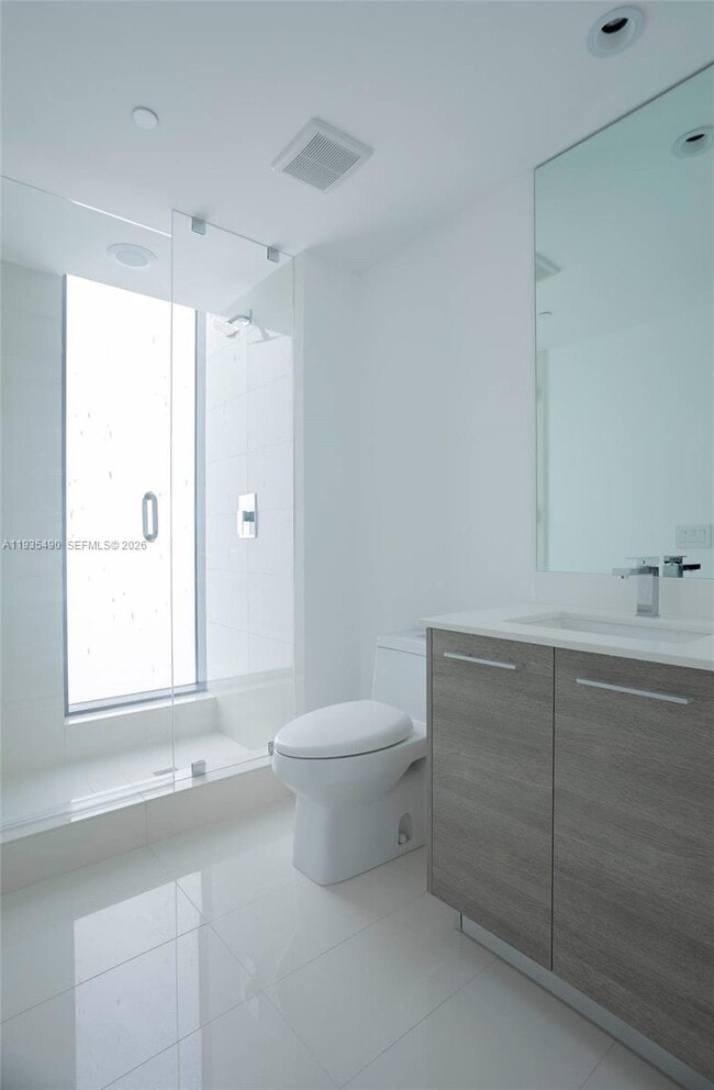 Building Photo - 650 NE 32nd St