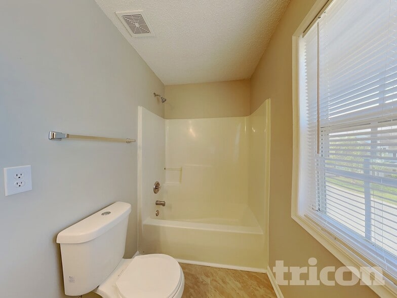 Building Photo - 2102 Taras Trace Dr