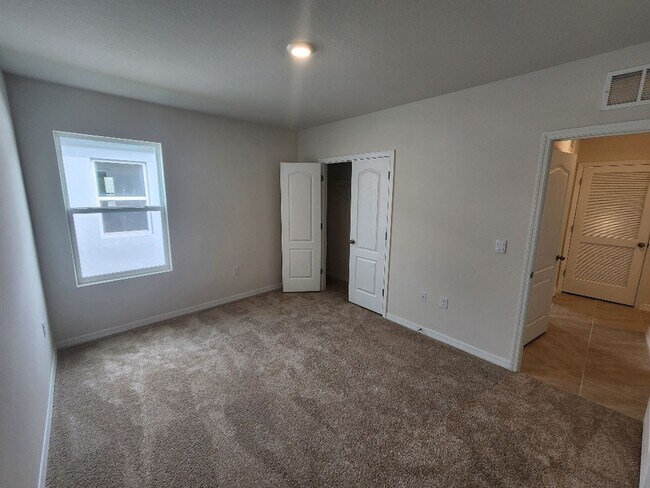 Building Photo - New 3/2/2 Venetian Bay