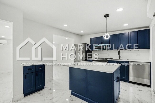 Building Photo - 408 Bassedena Cir N