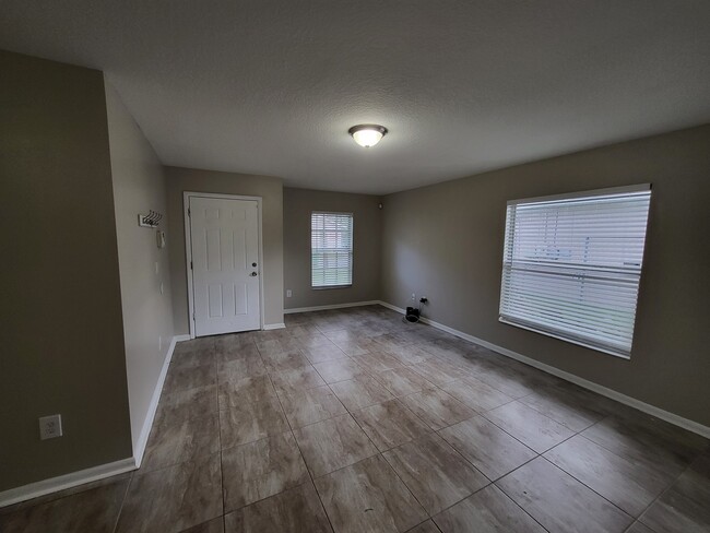 Building Photo - E9th