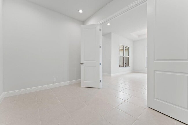 Building Photo - 12550 Nautilus Cir