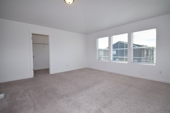 Building Photo - 1400 S 29th Blvd