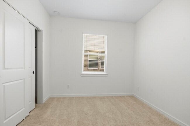 Building Photo - 8427 Bay Rdg Cir