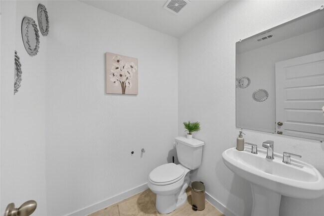 Building Photo - 1638 Westway Dr
