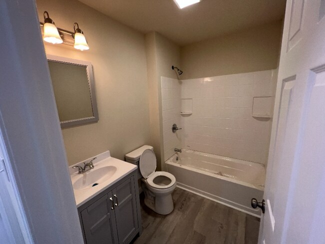 Building Photo - 2013 Howells Ln