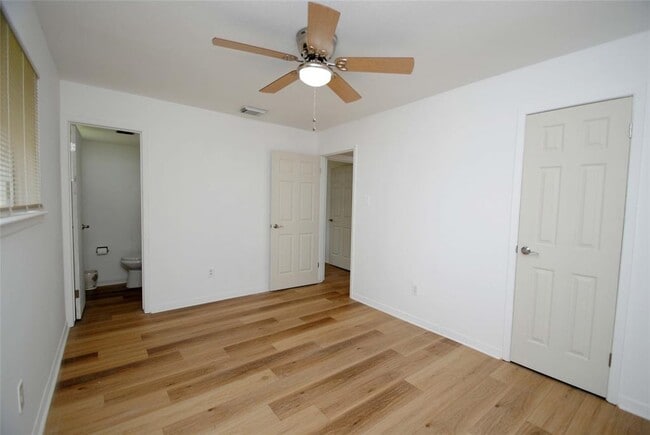 Building Photo - 2135 Bunzel St