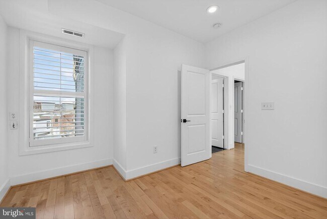 Building Photo - 1328 Maryland Ave NE