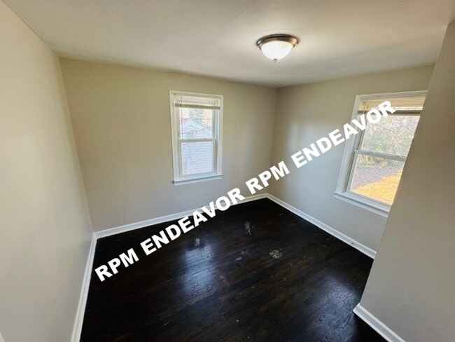 Building Photo - Cozy 2 Bed / 1 Bath