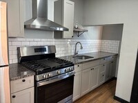 Building Photo - 948 W Maple St