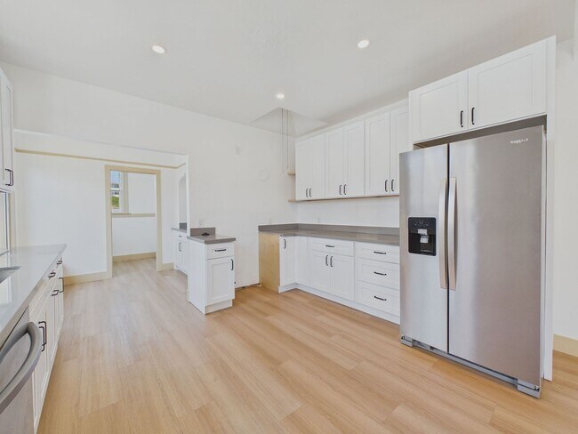 Building Photo - 58 Vale St