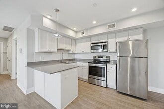 Building Photo - 502 Gerhard St