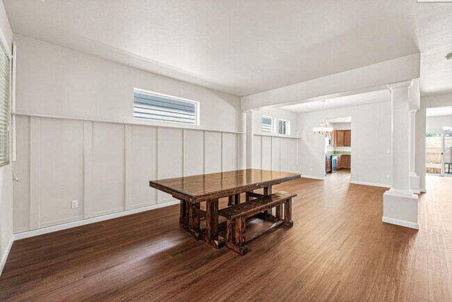 Building Photo - Fully Furnished 5-Bedroom Horizon Pointe H...