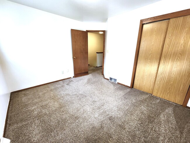 Building Photo - DKR - 10911/10913 W Langlade St