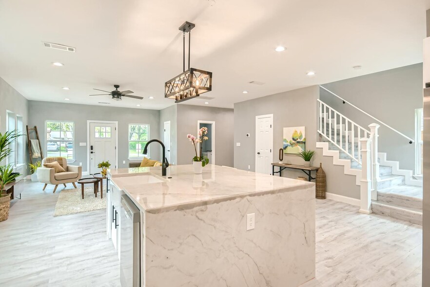 Building Photo - North Oak Cliff home 2 miles from Bishop A...