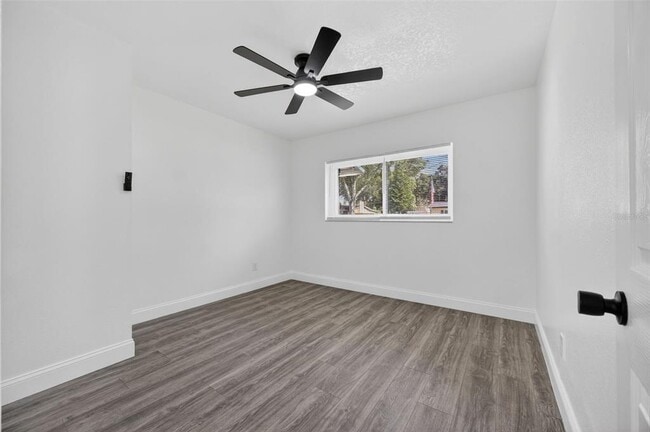 Building Photo - 3034 Touraine Ave