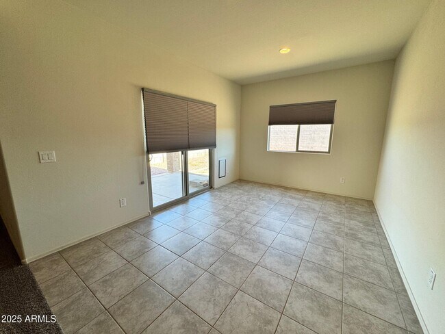 Building Photo - 18091 N Presley Ln