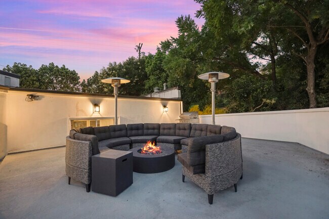 Building Photo - 3511 Berry Dr